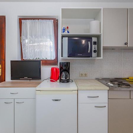 Nice Apartment In Omisalj With Wifi Esterno foto