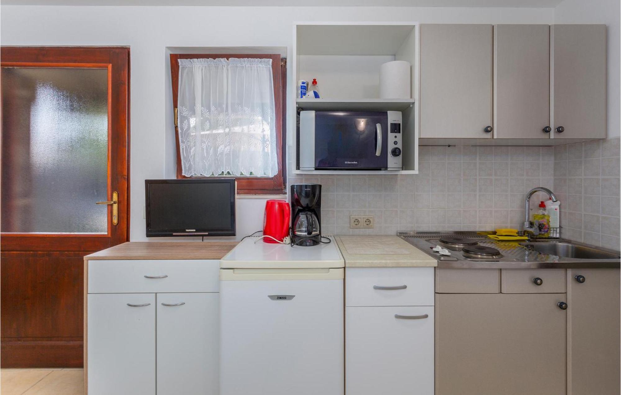 Nice Apartment In Omisalj With Wifi Esterno foto