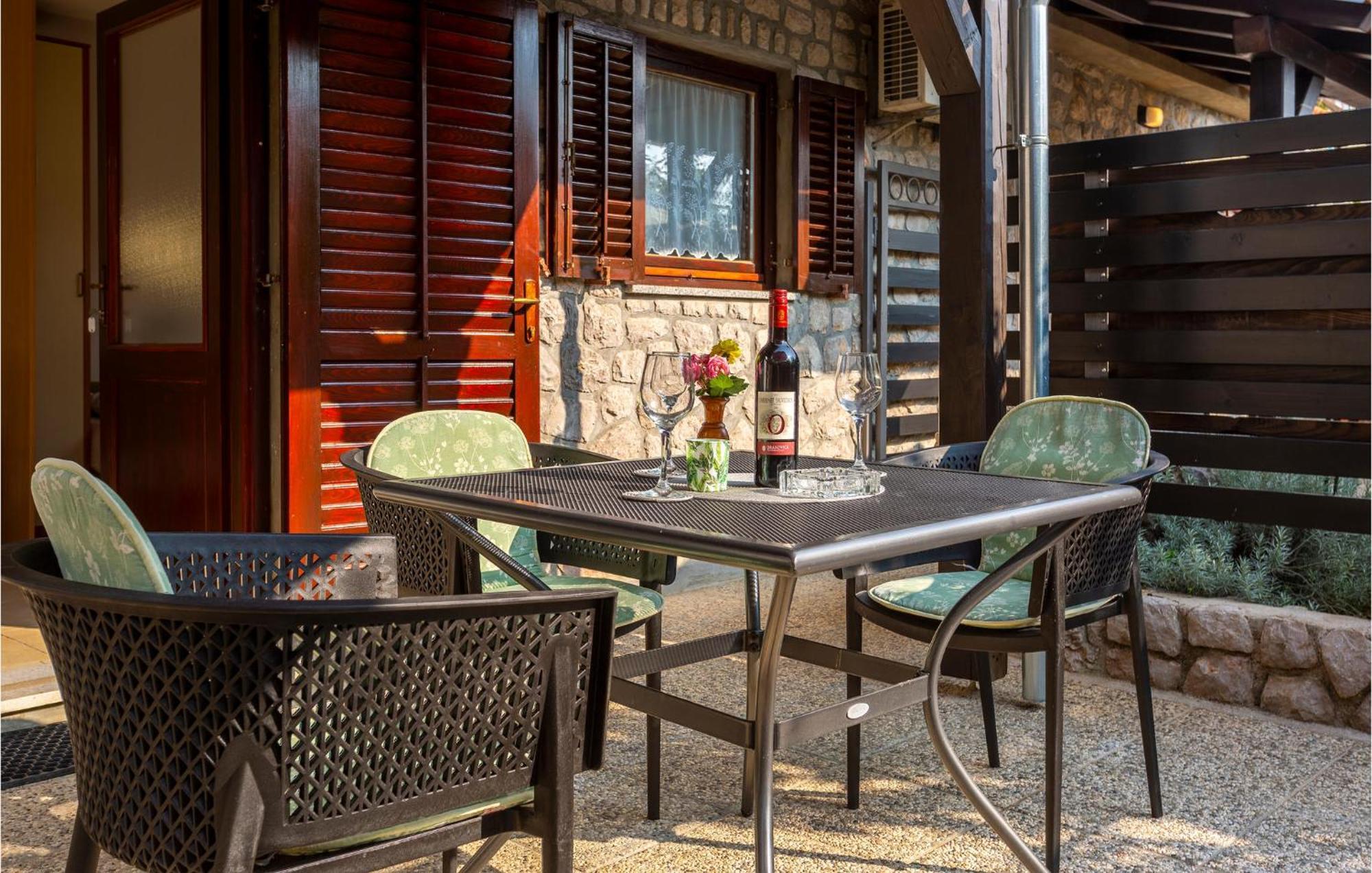 Nice Apartment In Omisalj With Wifi Esterno foto