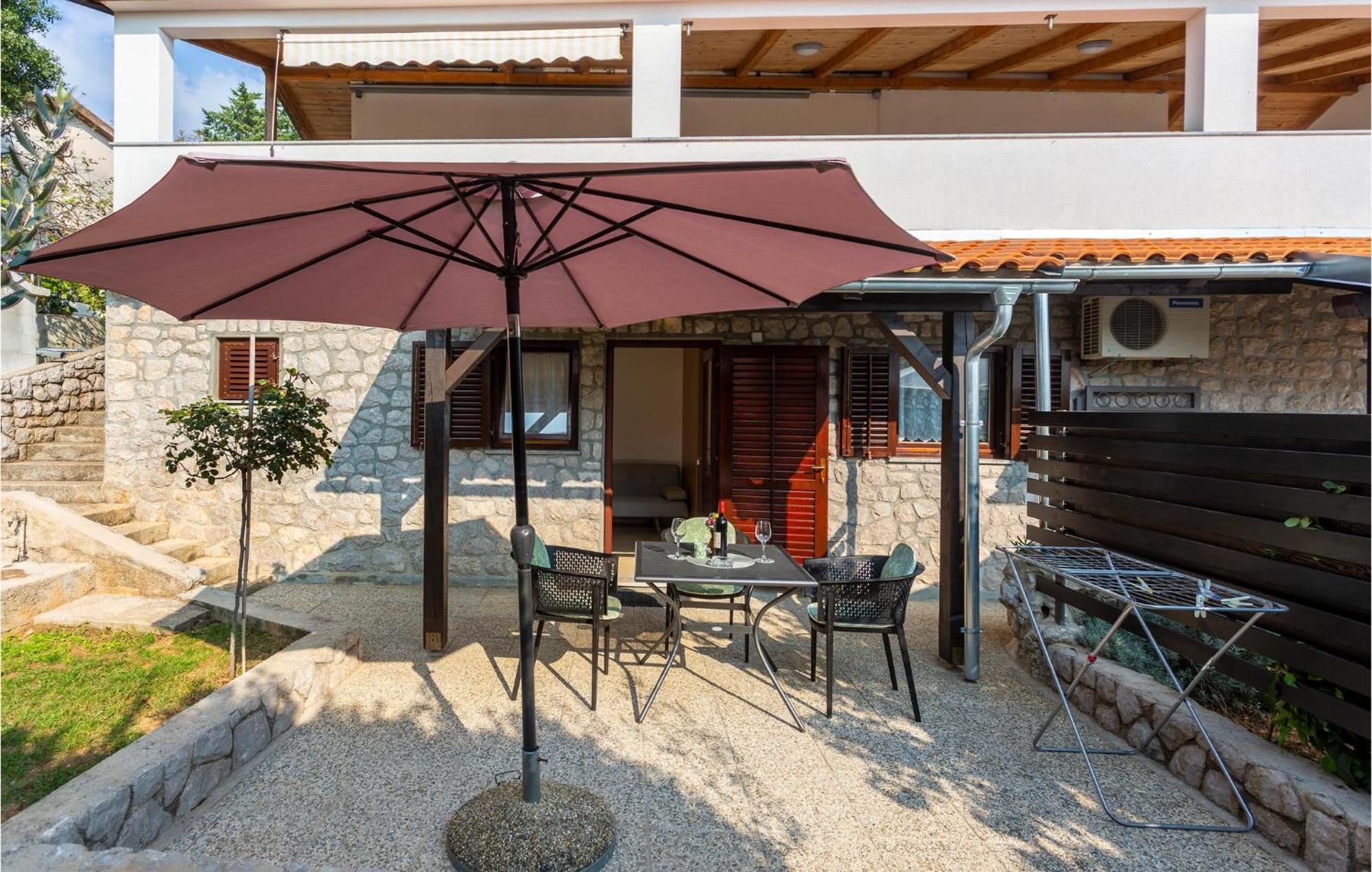 Nice Apartment In Omisalj With Wifi Esterno foto
